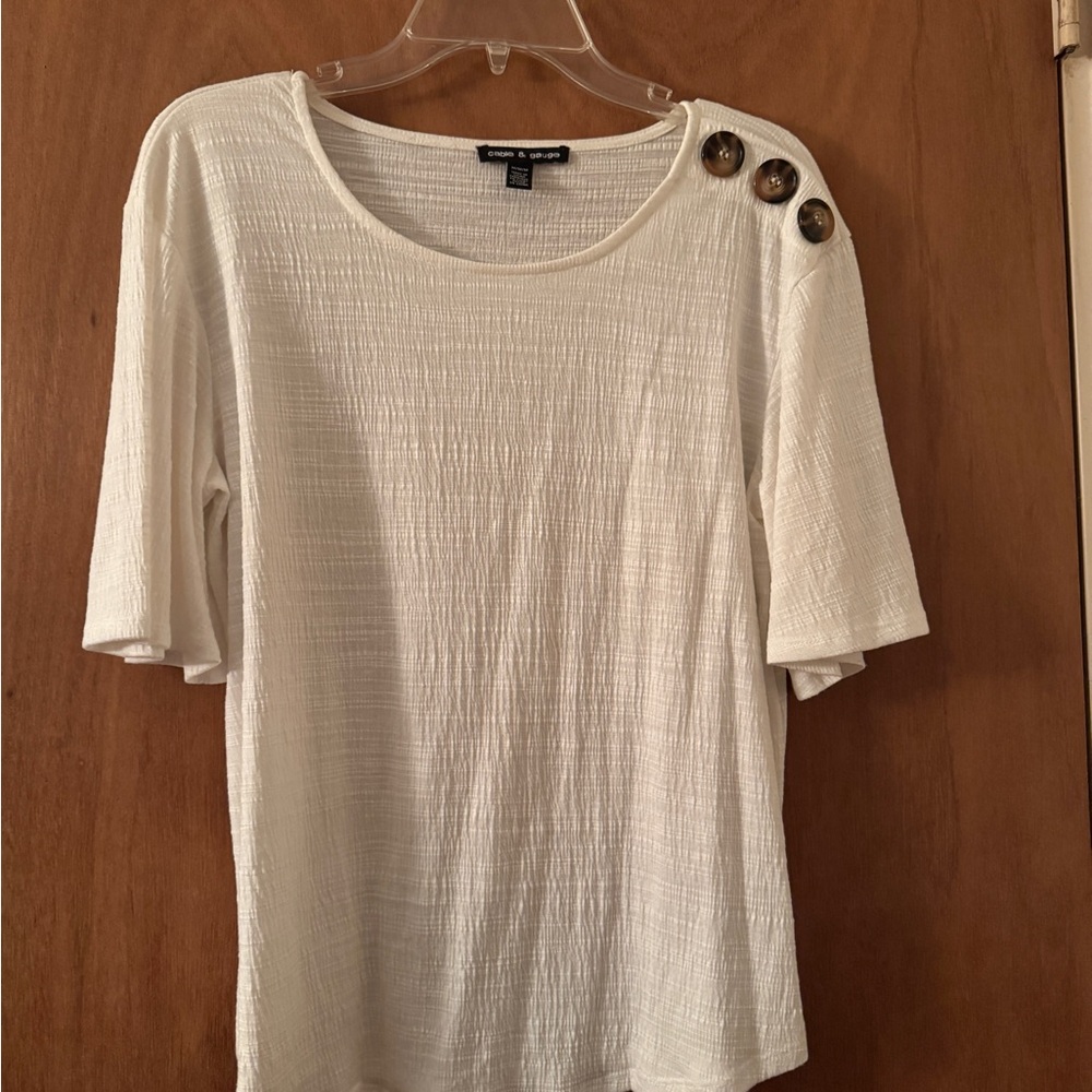 Cable & Gauge White Ribbed Buttoned Tee